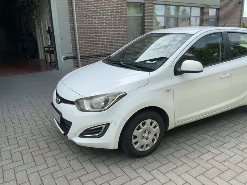 Hyundai i20 1.1 CRDi Style 2015 – снимка 2