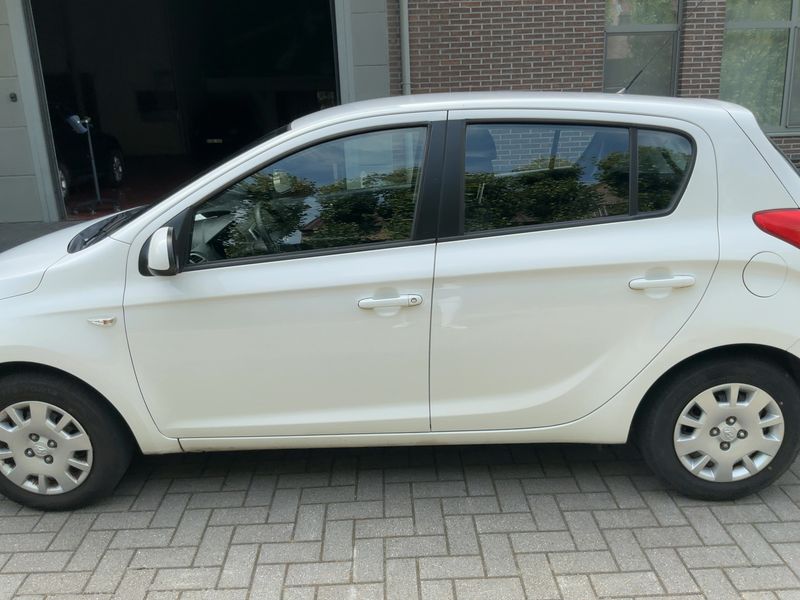 Hyundai i20 1.1 CRDi Style 2015 – снимка 4