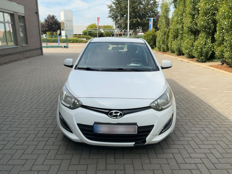 Hyundai i20 1.1 CRDi Style 2015 – снимка 14