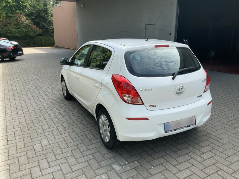 Hyundai i20 1.1 CRDi Style 2015 – снимка 6