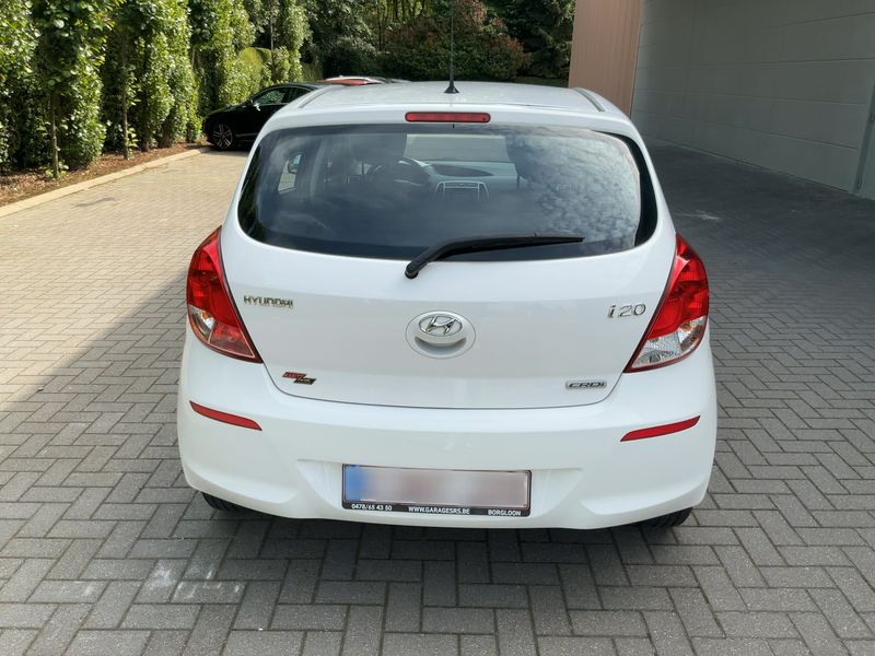 Hyundai i20 1.1 CRDi Style 2015 – снимка 7