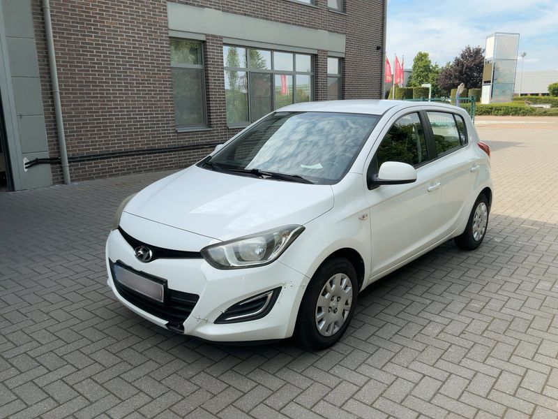 Hyundai i20 1.1 CRDi Style 2015 – снимка 1