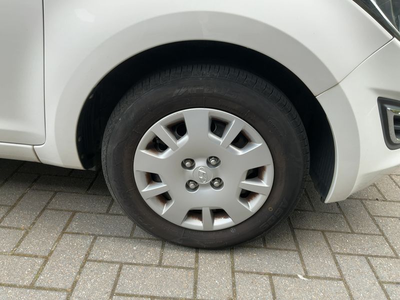 Hyundai i20 1.1 CRDi Style 2015 – снимка 11
