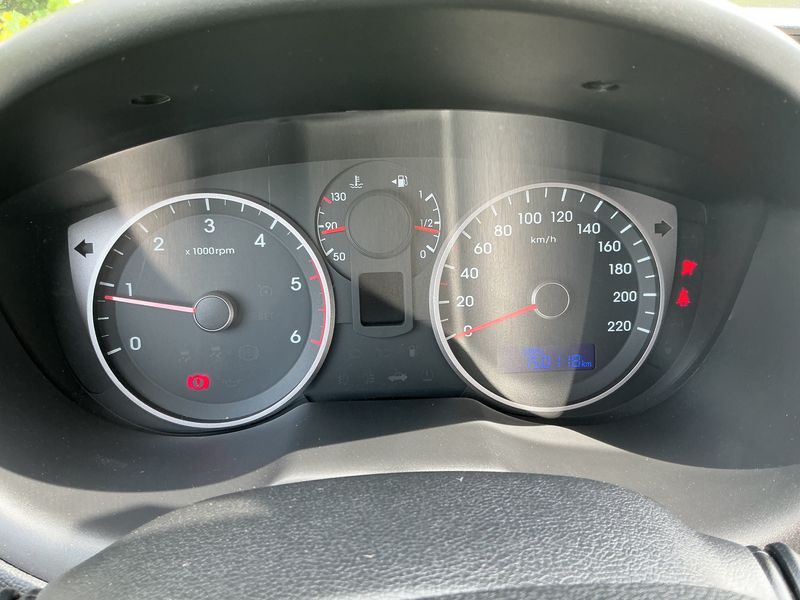 Hyundai i20 1.1 CRDi Style 2015 – снимка 18