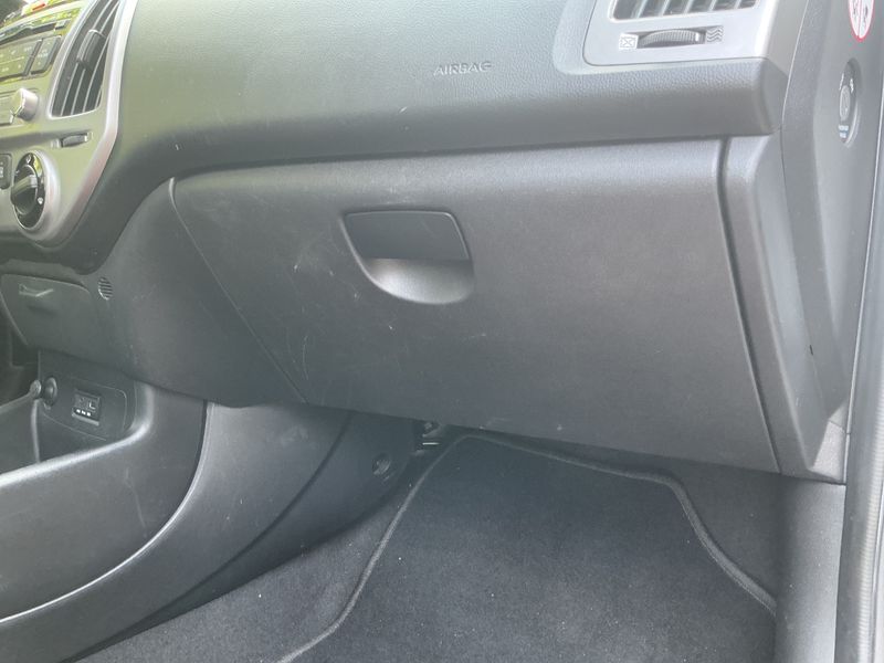 Hyundai i20 1.1 CRDi Style 2015 – снимка 32