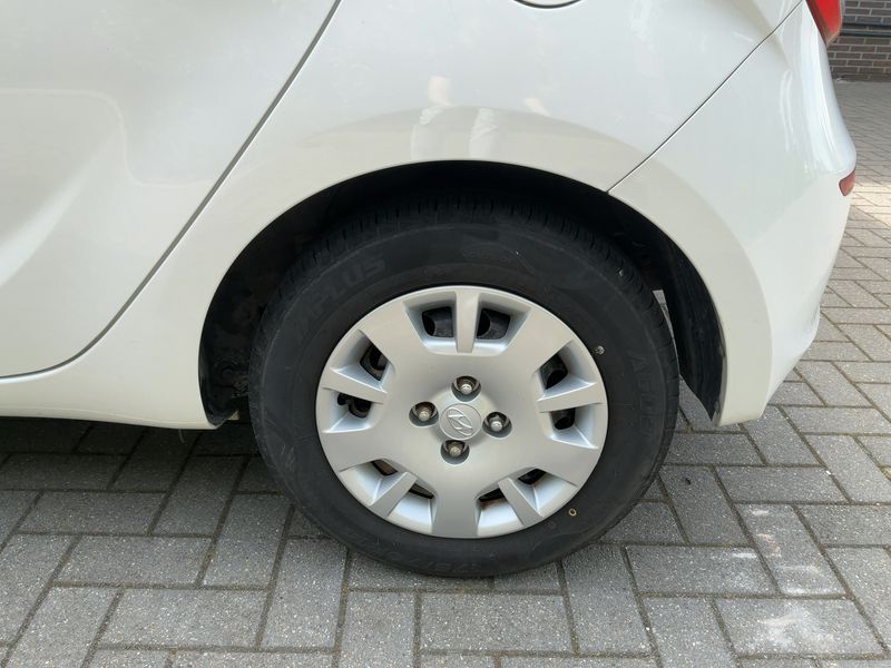 Hyundai i20 1.1 CRDi Style 2015 – снимка 5