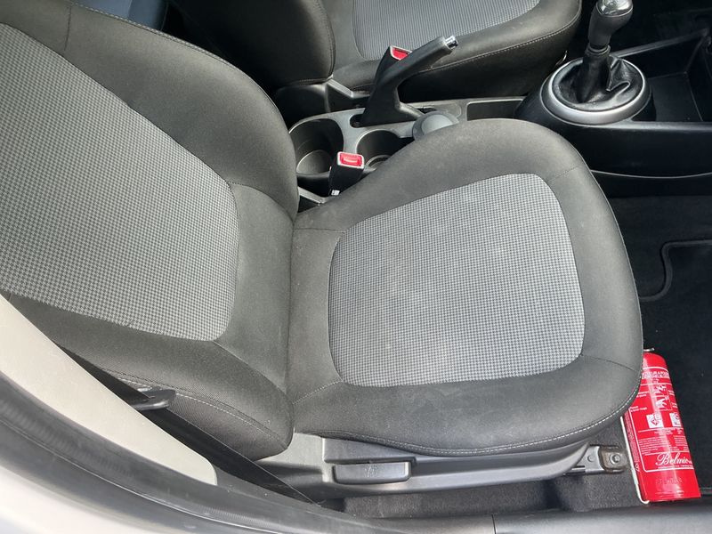 Hyundai i20 1.1 CRDi Style 2015 – снимка 38