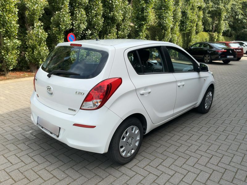 Hyundai i20 1.1 CRDi Style 2015 – снимка 8