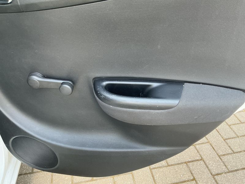 Hyundai i20 1.1 CRDi Style 2015 – снимка 33