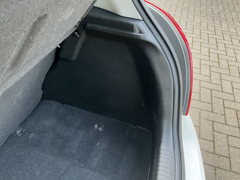 Hyundai i20 1.1 CRDi Style 2015 – снимка 36
