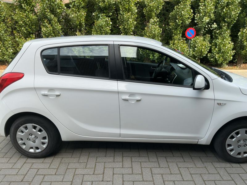 Hyundai i20 1.1 CRDi Style 2015 – снимка 10