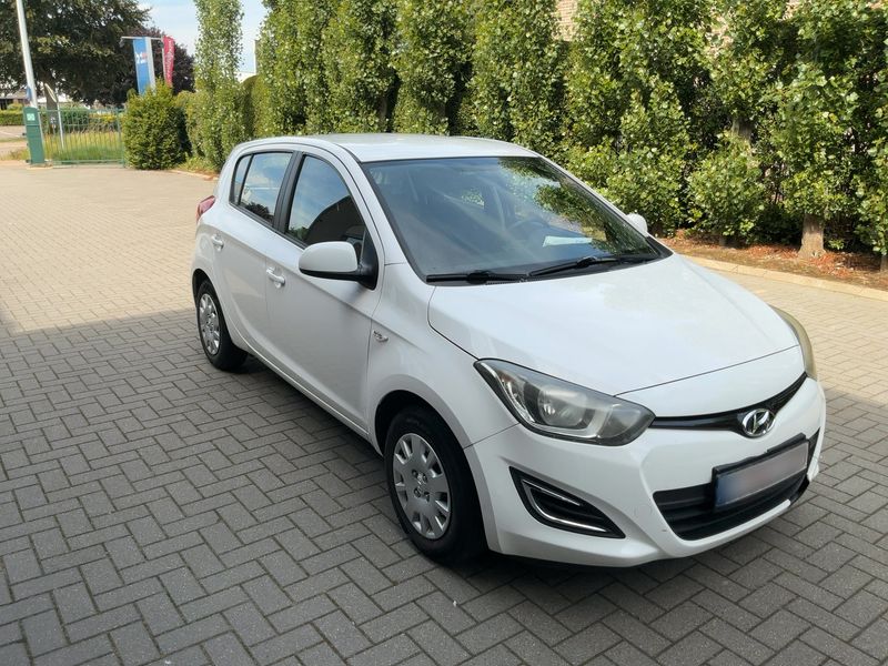 Hyundai i20 1.1 CRDi Style 2015 – снимка 12
