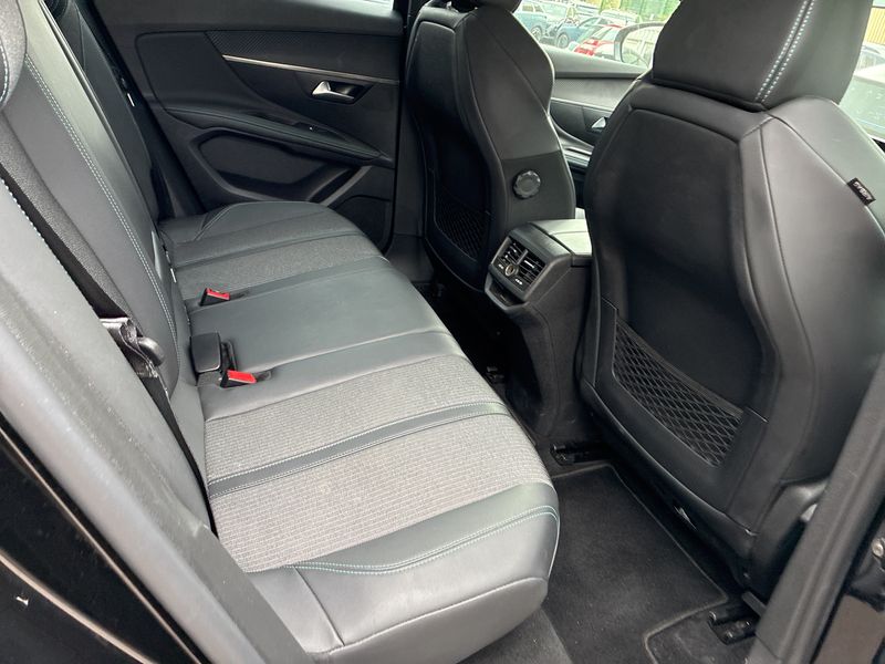 Peugeot 3008 1.2 PureTech Allure 2023 – снимка 14