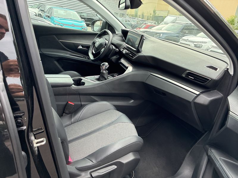 Peugeot 3008 1.2 PureTech Allure 2023 – снимка 10