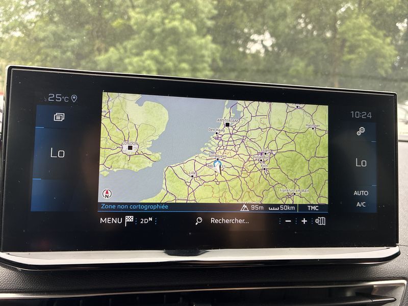 Peugeot 3008 1.2 PureTech Allure 2023 – снимка 13