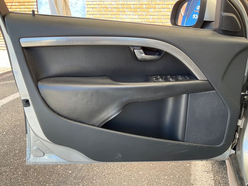 Volvo S80 2.4 D5 Momentum 2008 – снимка на щета