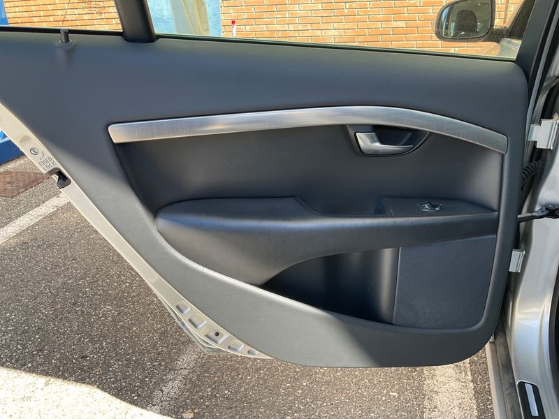 Volvo S80 2.4 D5 Momentum 2008 – снимка на щета