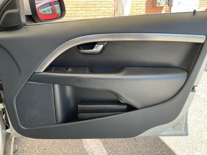 Volvo S80 2.4 D5 Momentum 2008 – снимка на щета