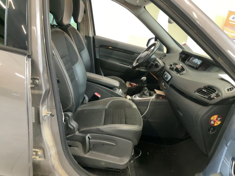 Renault Grand Scenic 1.6 dCi Energy Bose 2016 – снимка 16