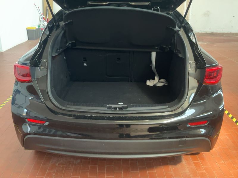 Infiniti Q30 1.5 Diesel 2018 – снимка 15