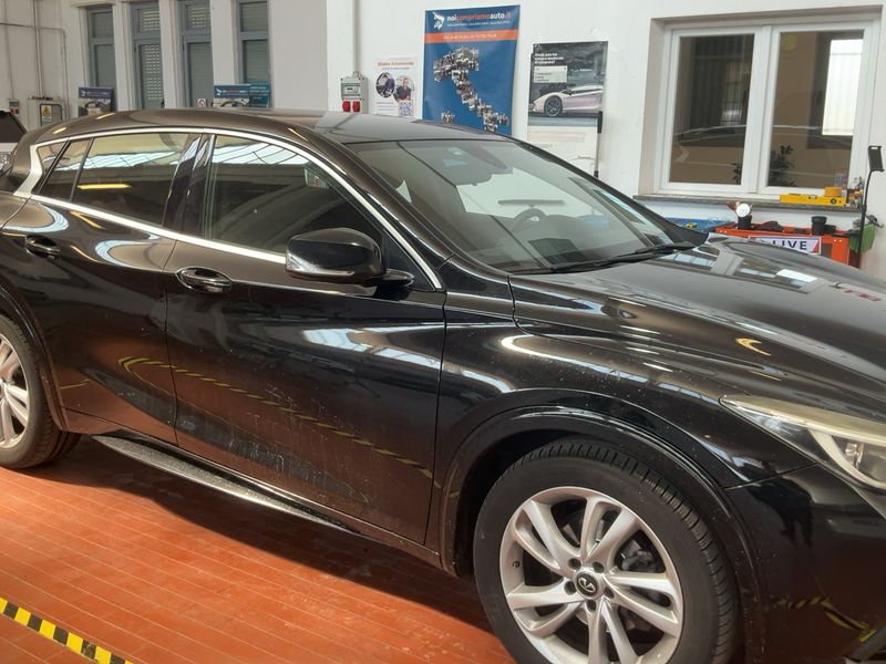 Infiniti Q30 1.5 Diesel 2018 – снимка 12