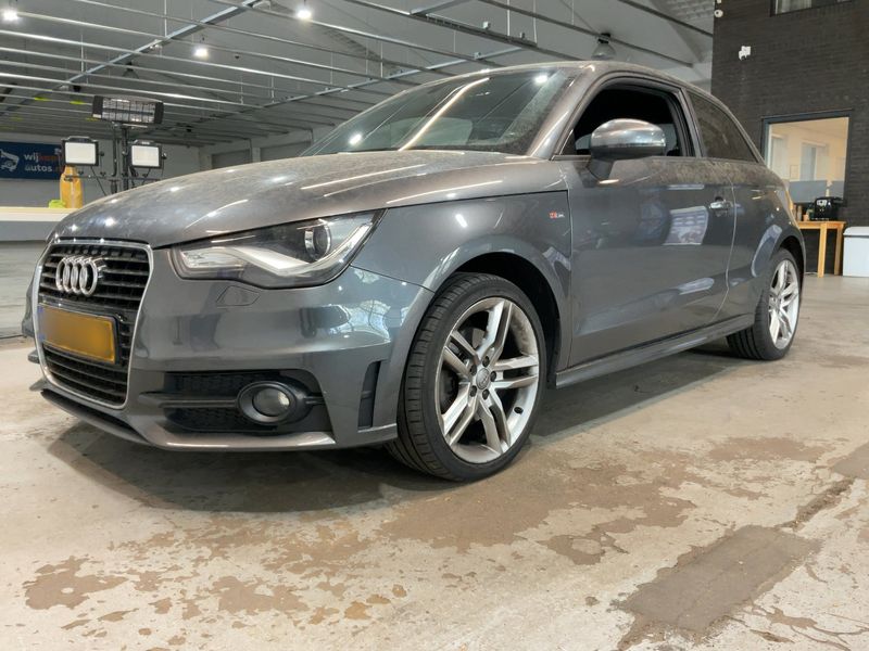 Audi A1 1.4 TFSI S line Sportpaket 2011 – снимка 2