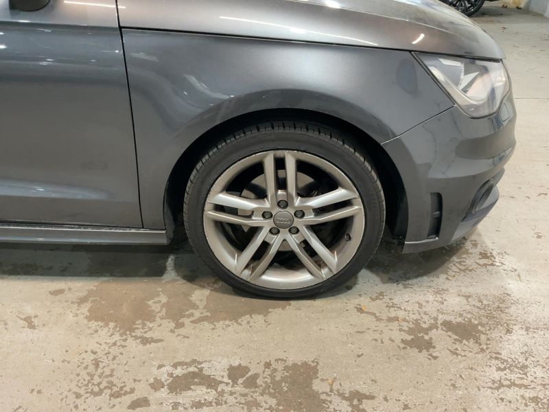 Audi A1 1.4 TFSI S line Sportpaket 2011 – снимка 11