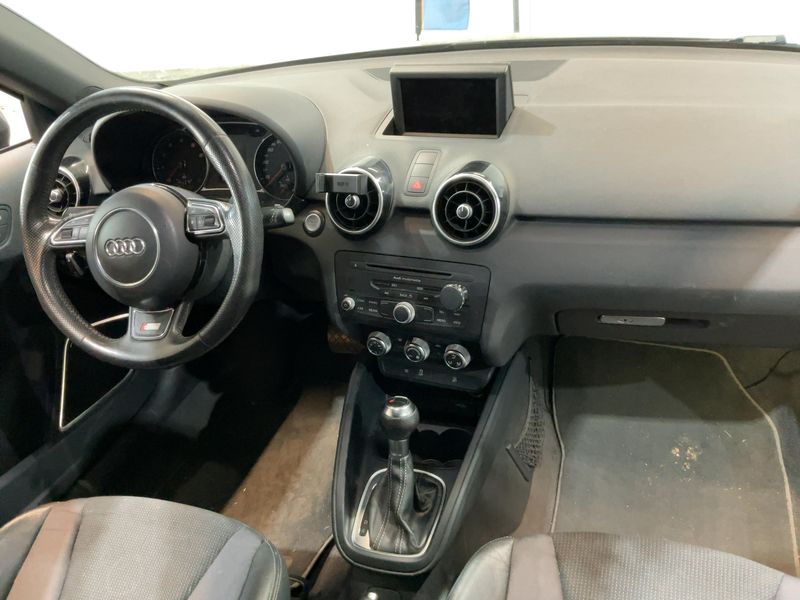 Audi A1 1.4 TFSI S line Sportpaket 2011 – снимка 17