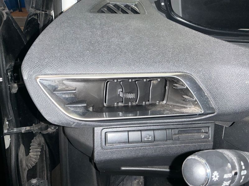 Peugeot 3008 2.0 Blue-HDi Allure Business 2019 – снимка 29