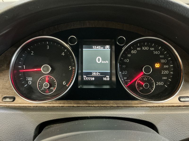 Volkswagen Passat 2.0 TDI Exclusive BlueMotion Tech 2012 – снимка 19