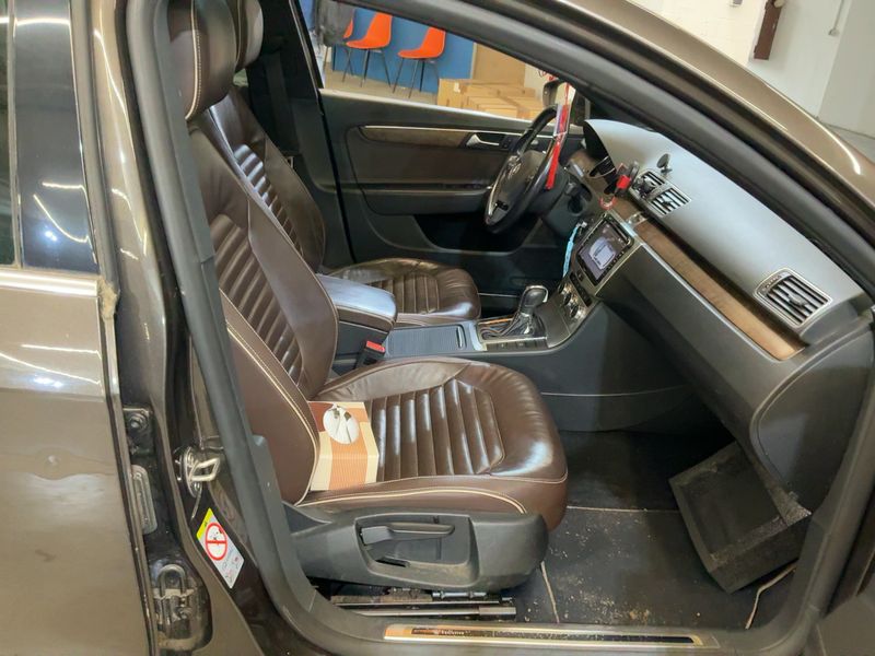 Volkswagen Passat 2.0 TDI Exclusive BlueMotion Tech 2012 – снимка 17