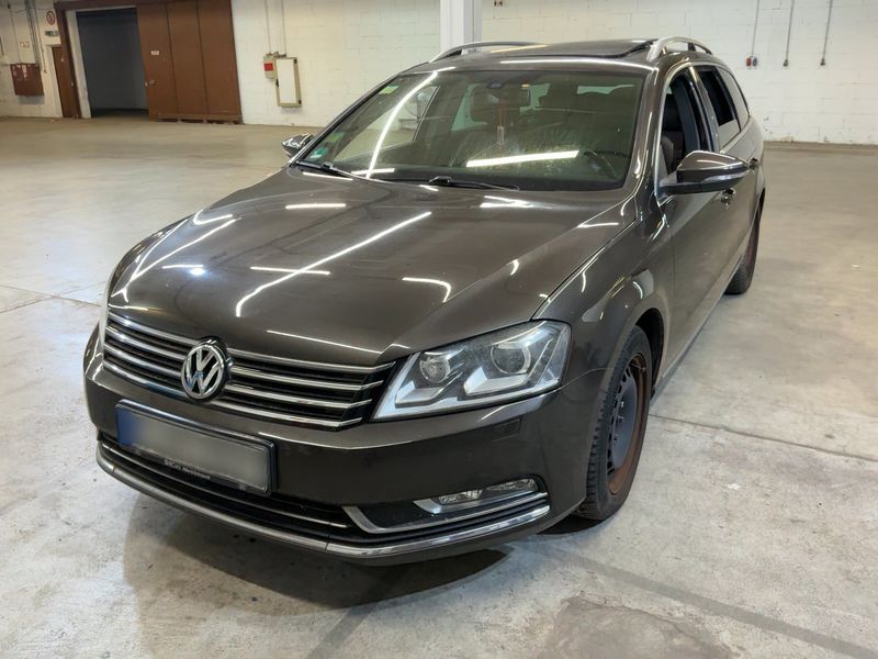 Volkswagen Passat 2.0 TDI Exclusive BlueMotion Tech 2012 – снимка 1