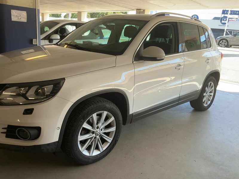 Volkswagen Tiguan 2.0 TDI Karat 4Motion BlueMotion Tech 2012 – снимка 2