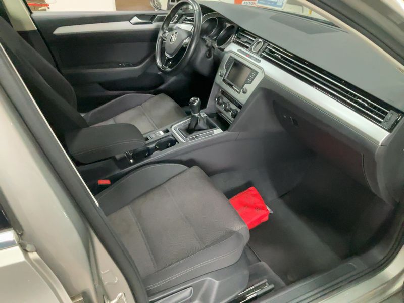 Volkswagen Passat 2.0 TDI Comfortline BlueMotion Tech 2017 – снимка 17