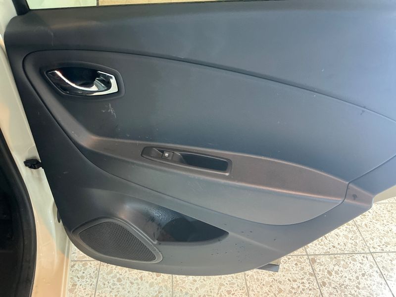 Renault Captur 1.5 dCi Energy Dynamique 2015 – снимка 22