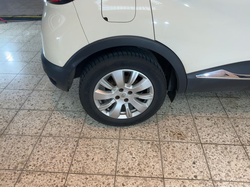 Renault Captur 1.5 dCi Energy Dynamique 2015 – снимка 9