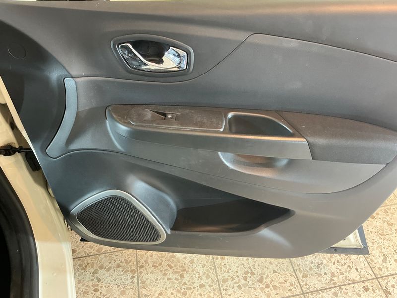 Renault Captur 1.5 dCi Energy Dynamique 2015 – снимка 27