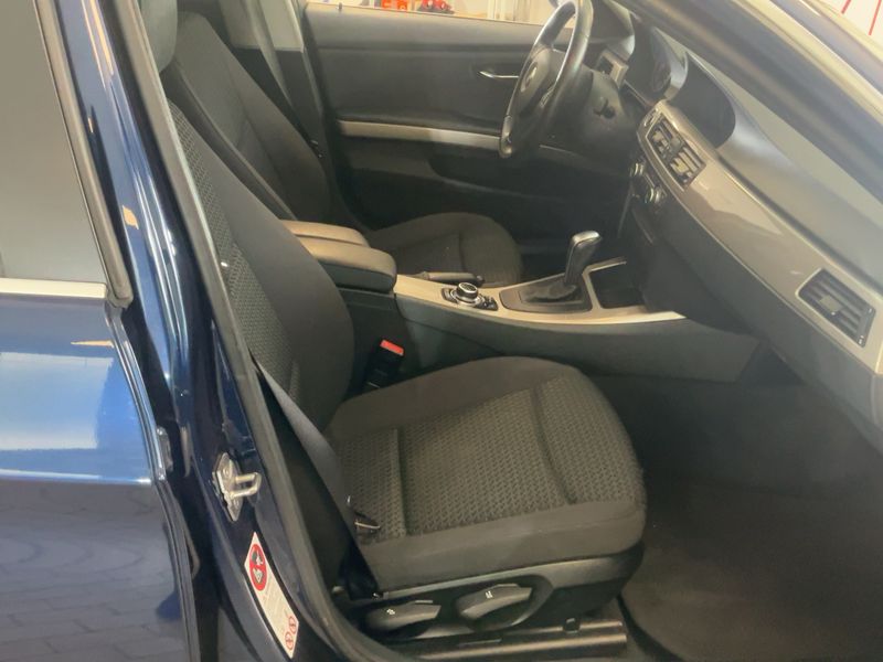 BMW 3er 330d 2011 – снимка 17