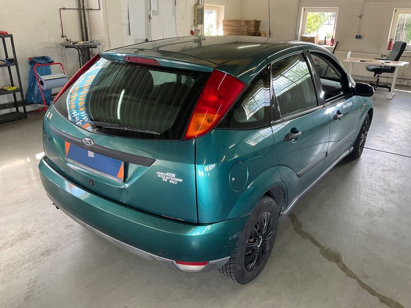 Ford Focus 1.8 Ambiente 2001 – снимка 2