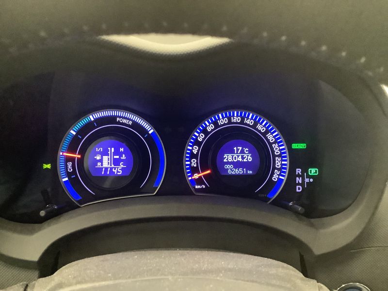 Toyota Auris 1.8 Hybrid Life 2011 – снимка 18