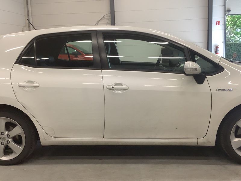 Toyota Auris 1.8 Hybrid Life 2011 – снимка 10