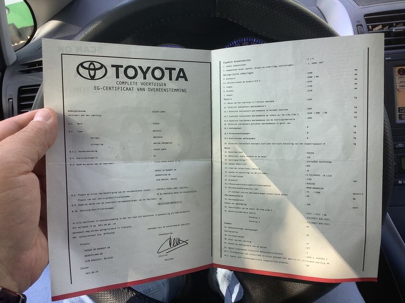 Toyota Auris 1.8 Hybrid Life 2011 – снимка 21