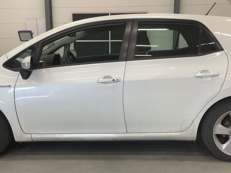 Toyota Auris 1.8 Hybrid Life 2011 – снимка 4