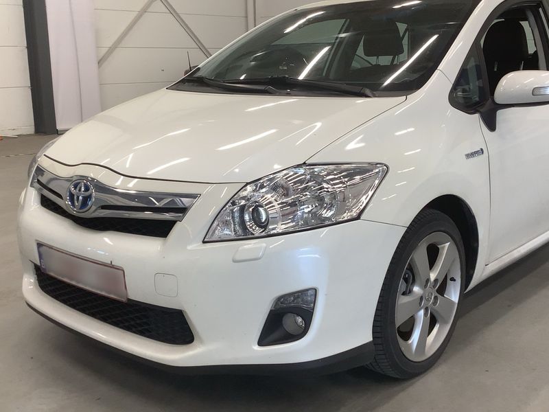 Toyota Auris 1.8 Hybrid Life 2011 – снимка 2