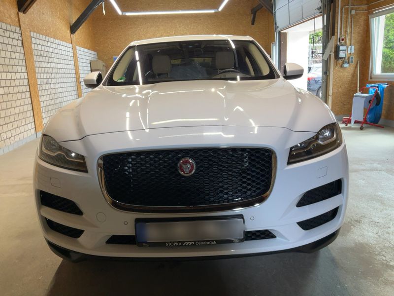 Jaguar F-Pace 25t Portfolio AWD 2019 – снимка 14