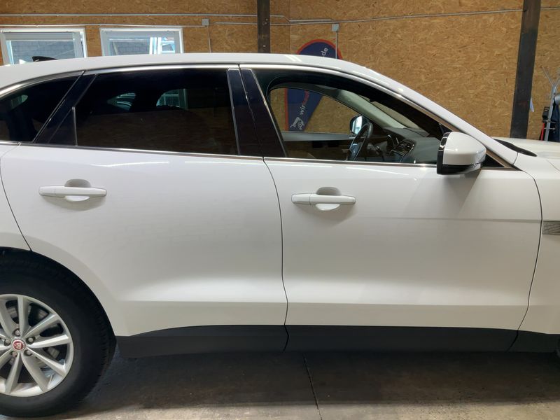 Jaguar F-Pace 25t Portfolio AWD 2019 – снимка 10