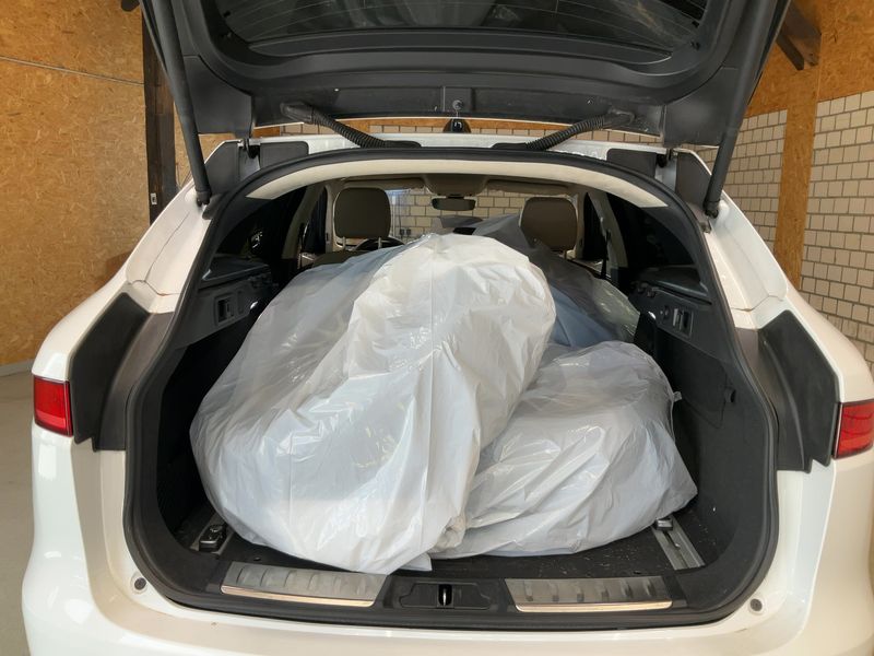 Jaguar F-Pace 25t Portfolio AWD 2019 – снимка 16