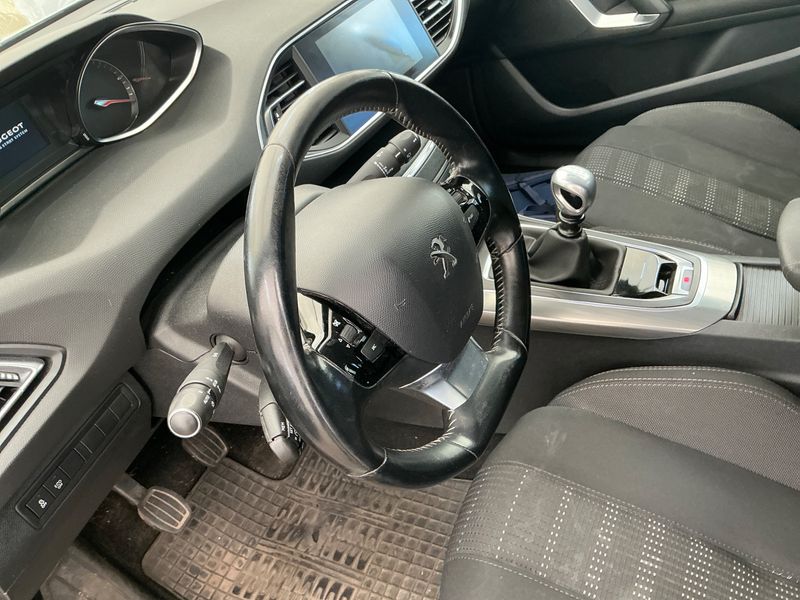 Peugeot 308 1.6 Blue-HDi Allure 2017 – снимка 31