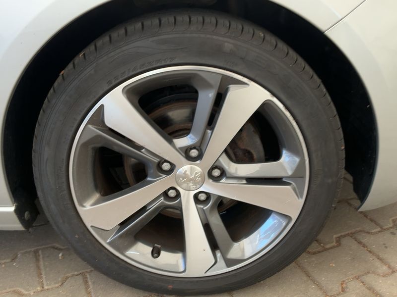 Peugeot 308 1.6 Blue-HDi Allure 2017 – снимка 11