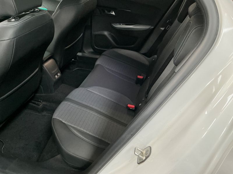 Peugeot 2008 1.5 Blue-HDi Allure Pack 2021 – снимка 23